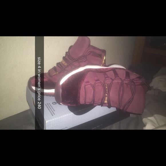 Red Velvet Heiress Jordan’s SIZE 4Y woman’s small - Picture 2 of 2